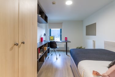 Silver En Suite River View - Image 3